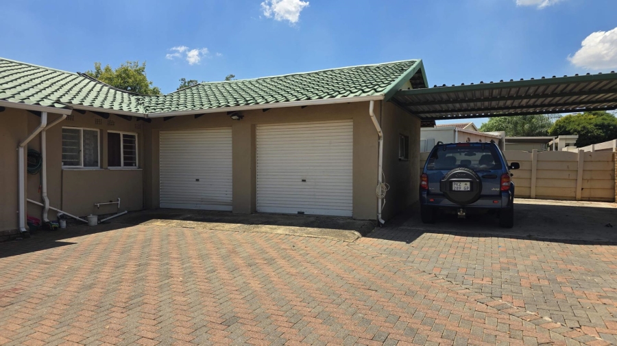 4 Bedroom Property for Sale in Verwoerdpark Gauteng