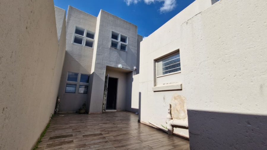 3 Bedroom Property for Sale in Bassonia Gauteng