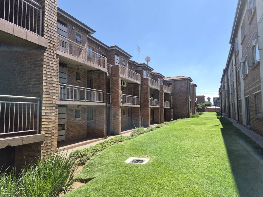 To Let 2 Bedroom Property for Rent in Edenvale Gauteng