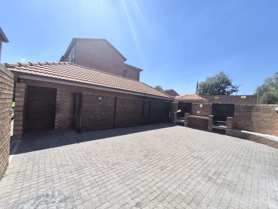 To Let 2 Bedroom Property for Rent in Edenvale Gauteng