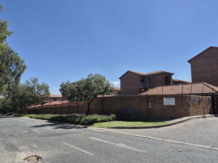 To Let 2 Bedroom Property for Rent in Edenvale Gauteng