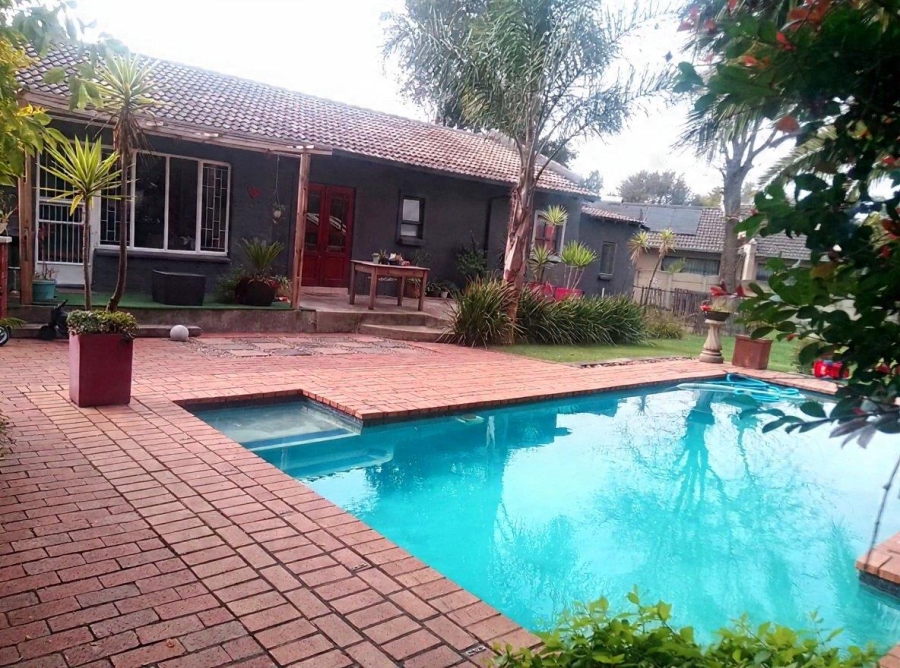 3 Bedroom Property for Sale in Brackenhurst Gauteng