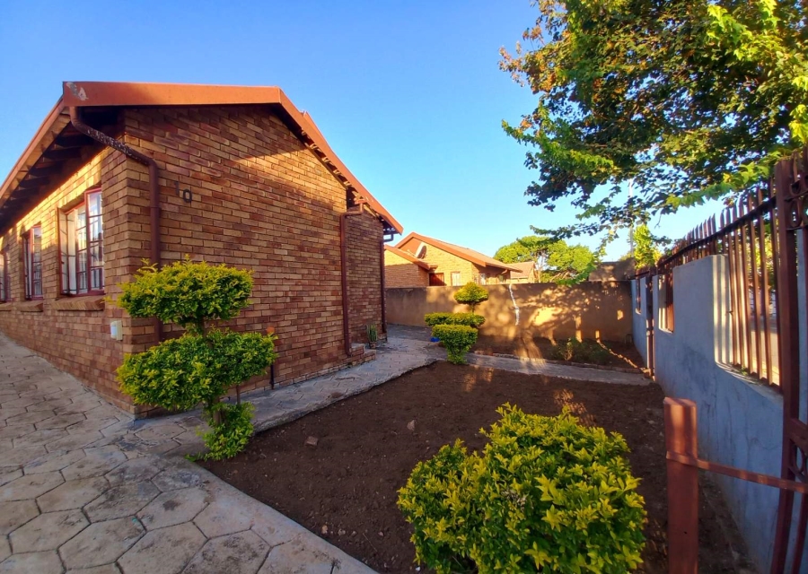 3 Bedroom Property for Sale in Lotus Gardens Gauteng