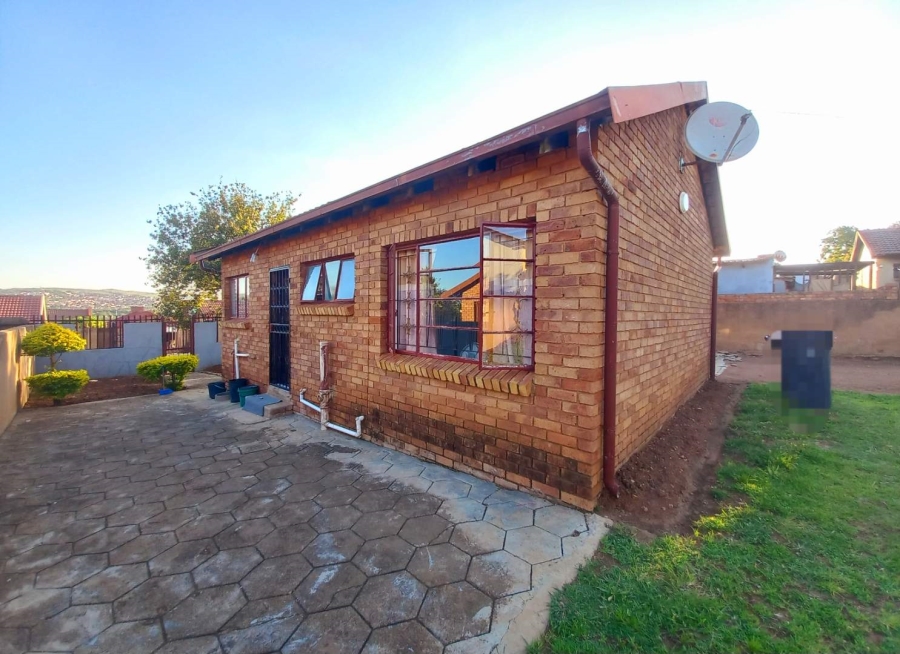 3 Bedroom Property for Sale in Lotus Gardens Gauteng