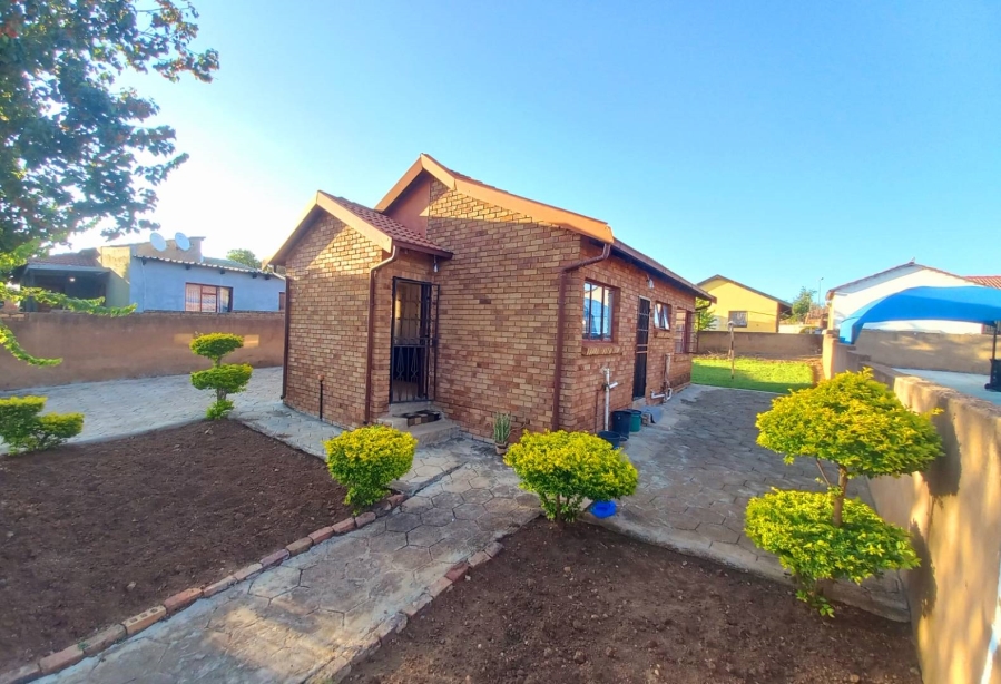 3 Bedroom Property for Sale in Lotus Gardens Gauteng