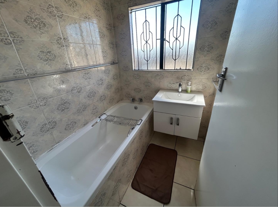 2 Bedroom Property for Sale in Roodekop Gauteng