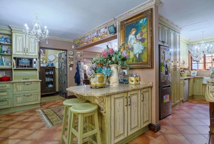 6 Bedroom Property for Sale in Alberante Gauteng