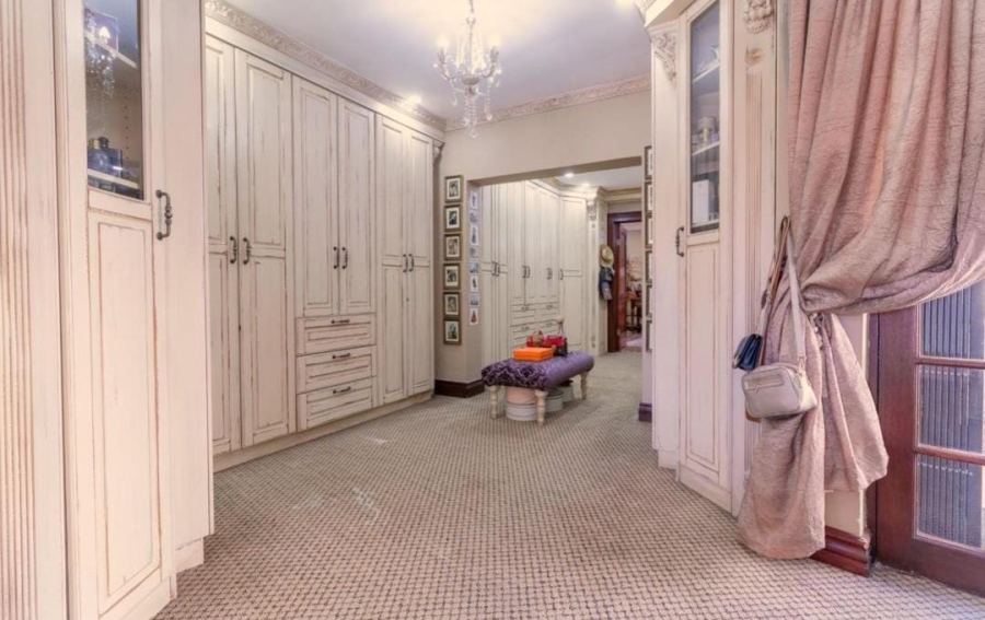 6 Bedroom Property for Sale in Alberante Gauteng