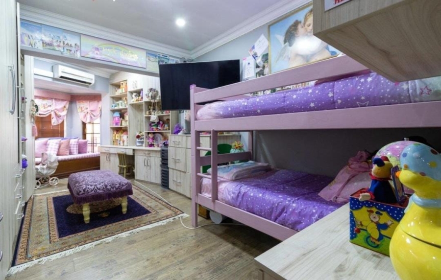 6 Bedroom Property for Sale in Alberante Gauteng