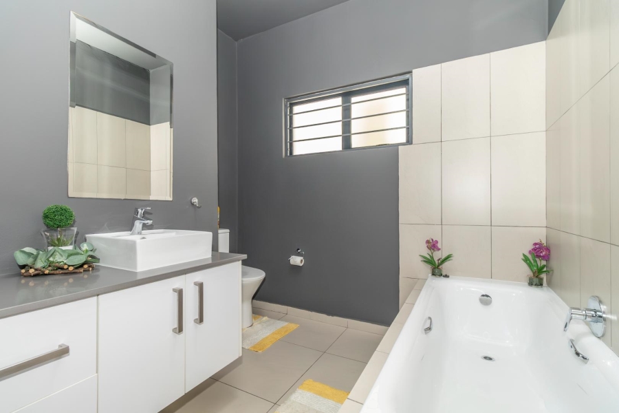 2 Bedroom Property for Sale in North Riding Gauteng