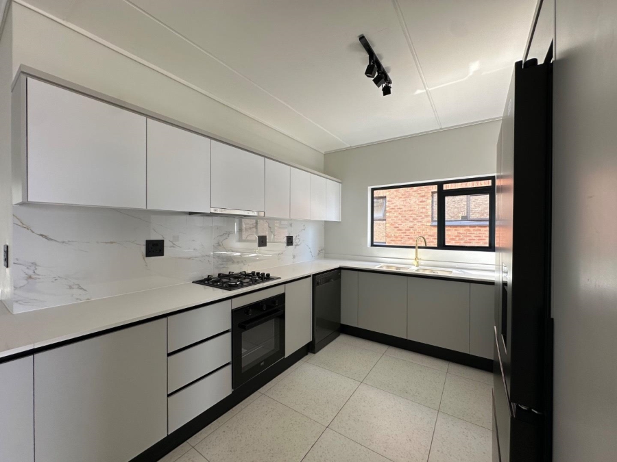 To Let 3 Bedroom Property for Rent in Waterfall Gauteng