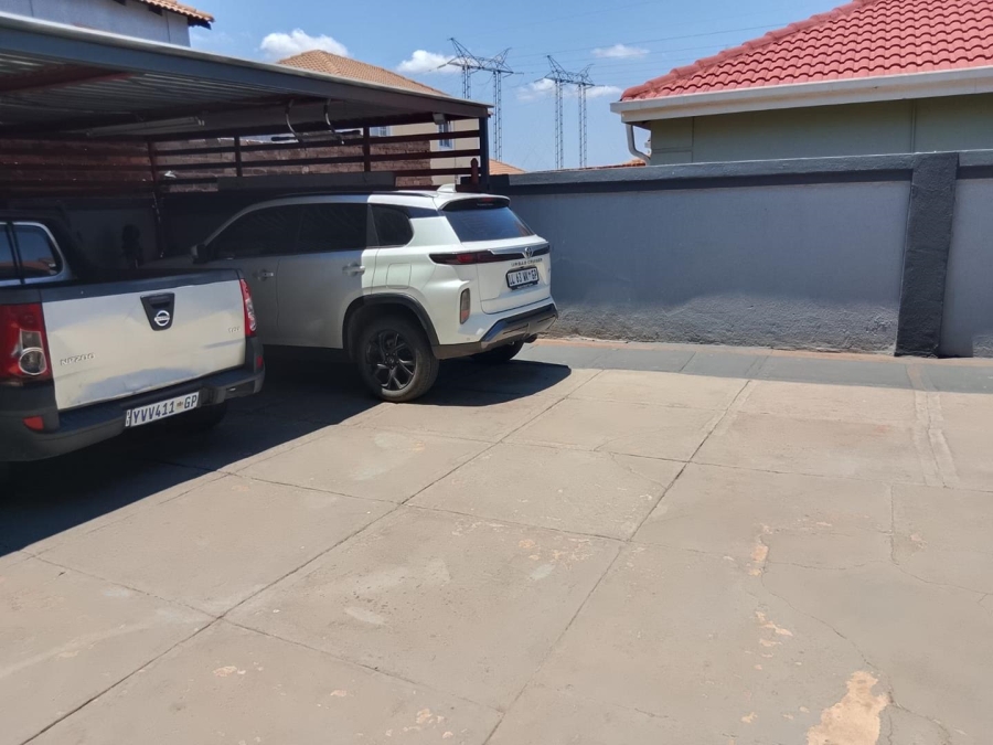 4 Bedroom Property for Sale in Nkwe Estate Gauteng