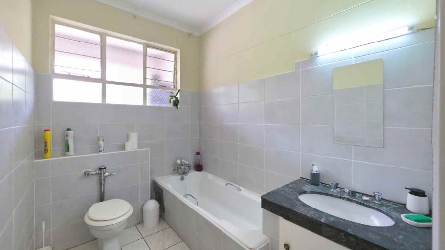 To Let 2 Bedroom Property for Rent in Sandown Gauteng