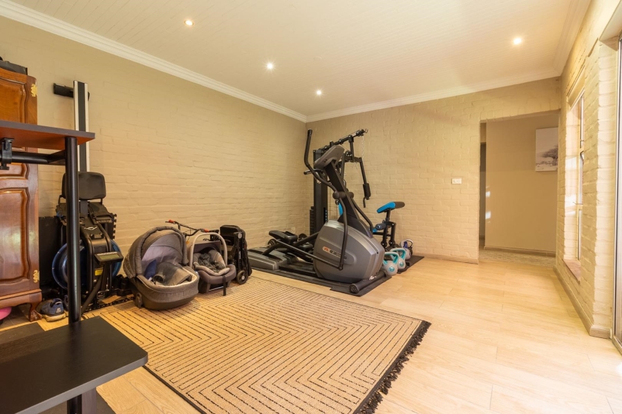 4 Bedroom Property for Sale in Rooihuiskraal Gauteng