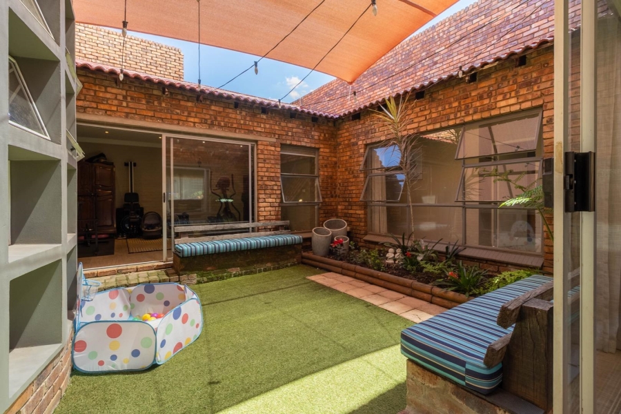 4 Bedroom Property for Sale in Rooihuiskraal Gauteng