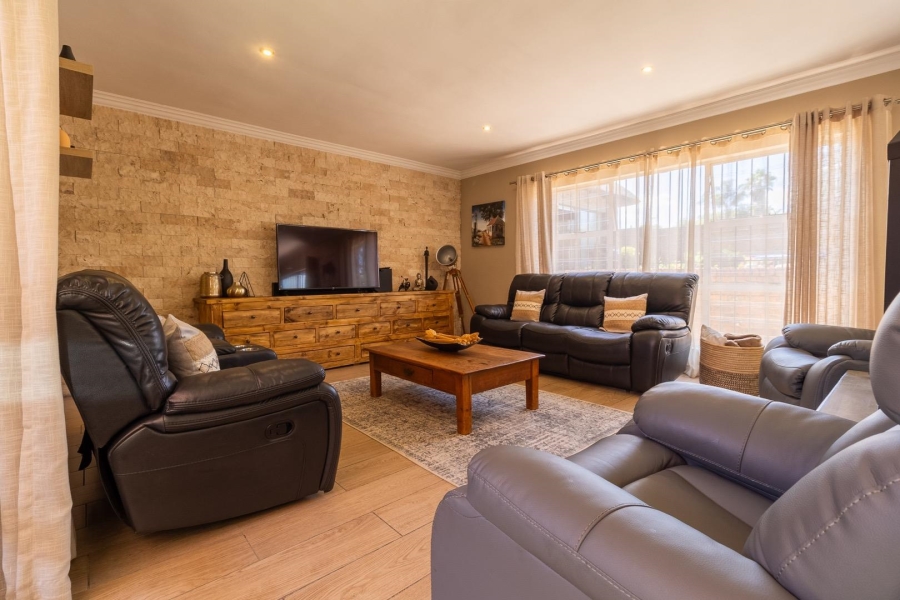 4 Bedroom Property for Sale in Rooihuiskraal Gauteng