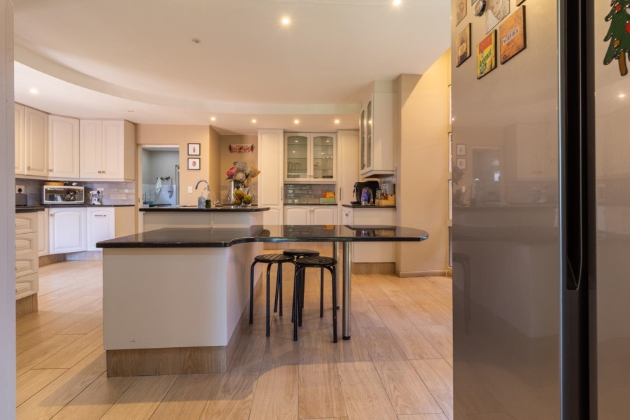 4 Bedroom Property for Sale in Rooihuiskraal Gauteng