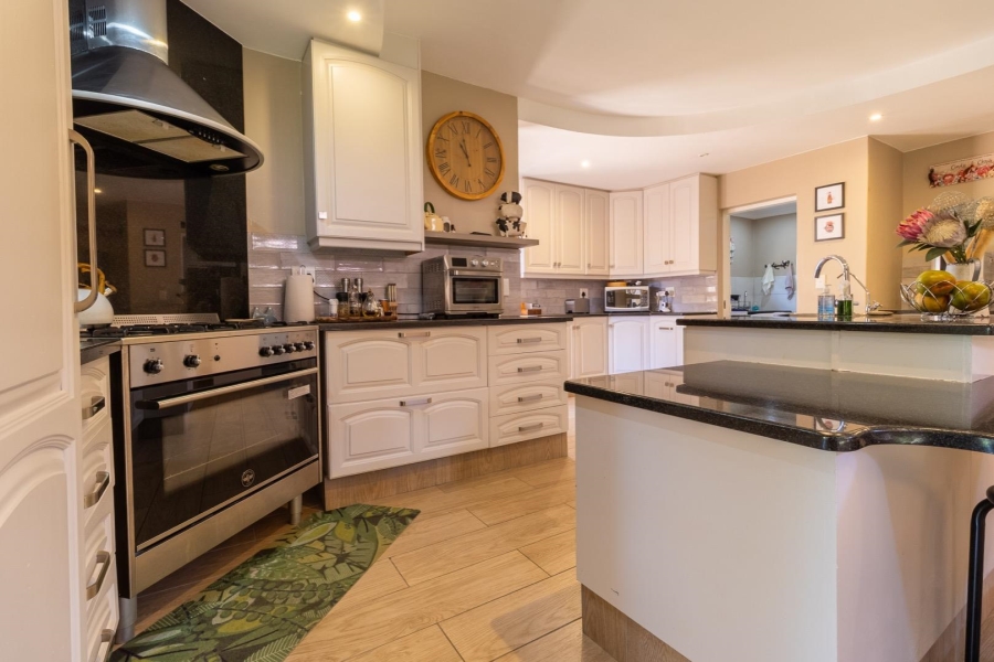 4 Bedroom Property for Sale in Rooihuiskraal Gauteng