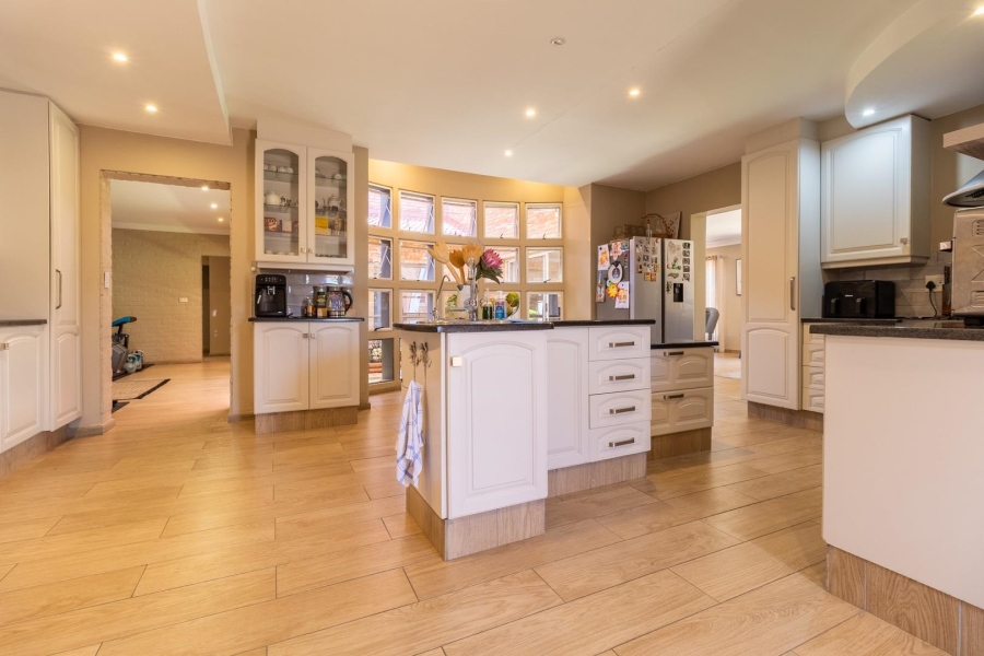 4 Bedroom Property for Sale in Rooihuiskraal Gauteng