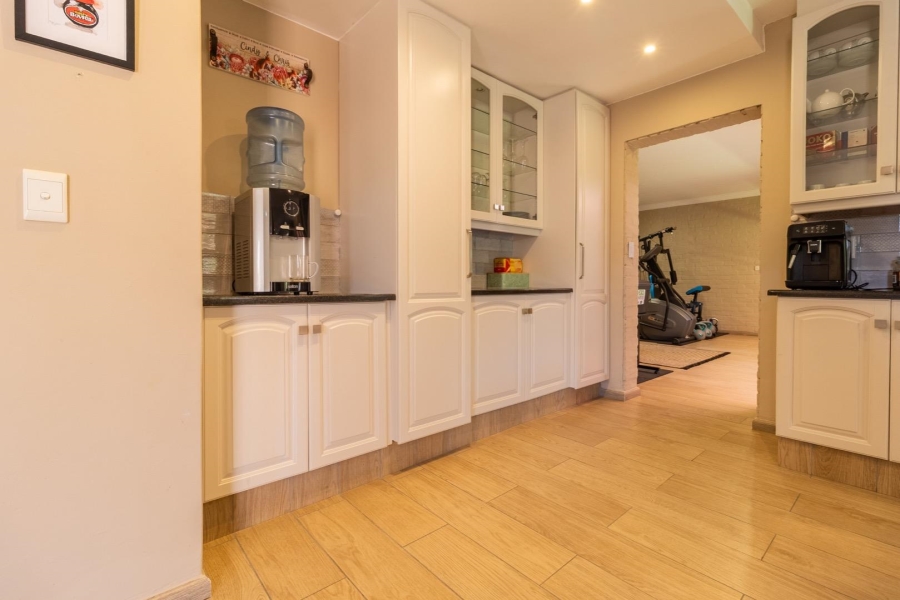 4 Bedroom Property for Sale in Rooihuiskraal Gauteng