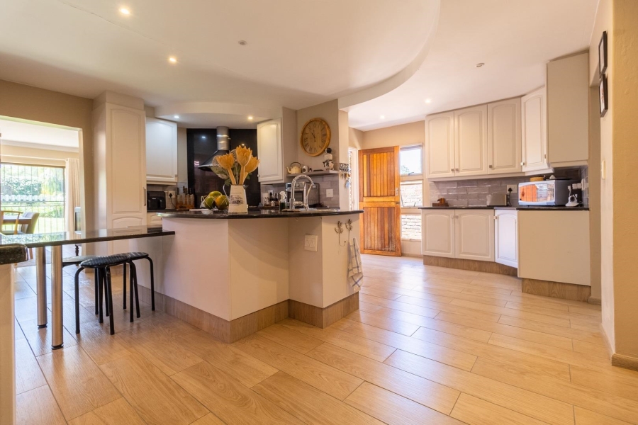 4 Bedroom Property for Sale in Rooihuiskraal Gauteng