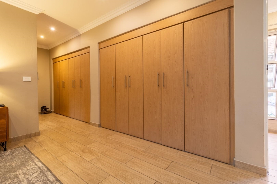 4 Bedroom Property for Sale in Rooihuiskraal Gauteng