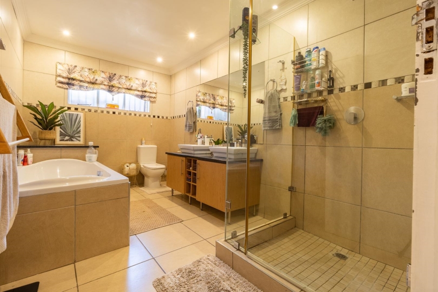 4 Bedroom Property for Sale in Rooihuiskraal Gauteng