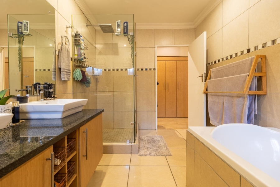 4 Bedroom Property for Sale in Rooihuiskraal Gauteng