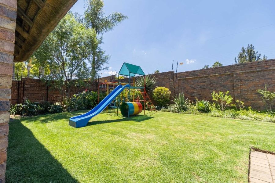 4 Bedroom Property for Sale in Rooihuiskraal Gauteng