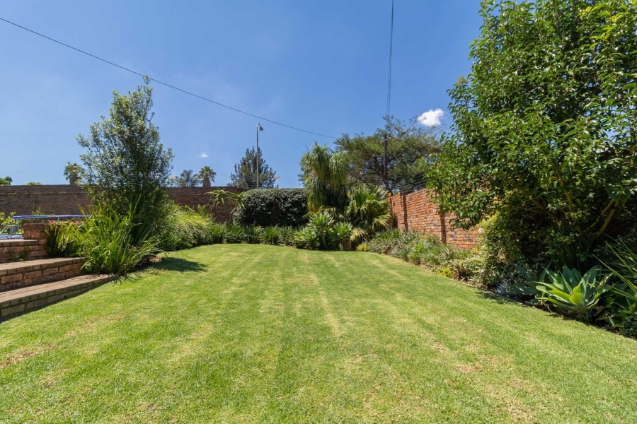 4 Bedroom Property for Sale in Rooihuiskraal Gauteng