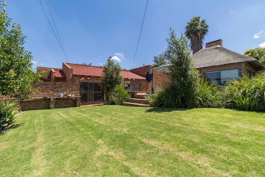 4 Bedroom Property for Sale in Rooihuiskraal Gauteng