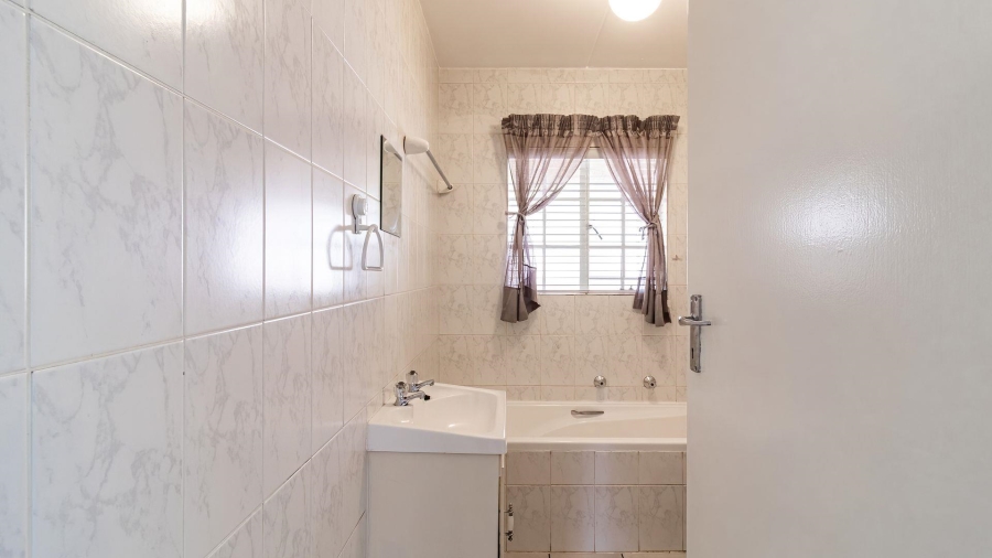 2 Bedroom Property for Sale in Weltevreden A H Gauteng