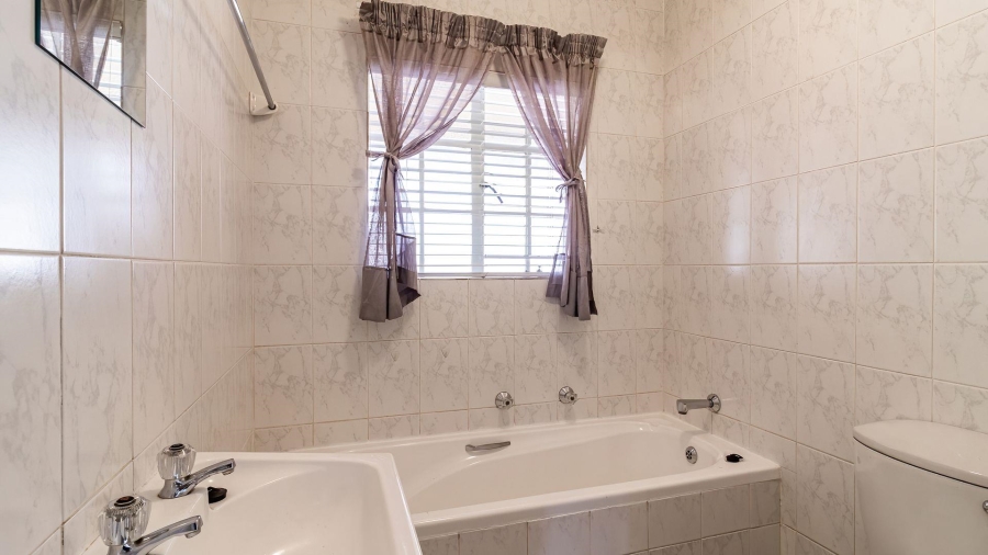 2 Bedroom Property for Sale in Weltevreden A H Gauteng