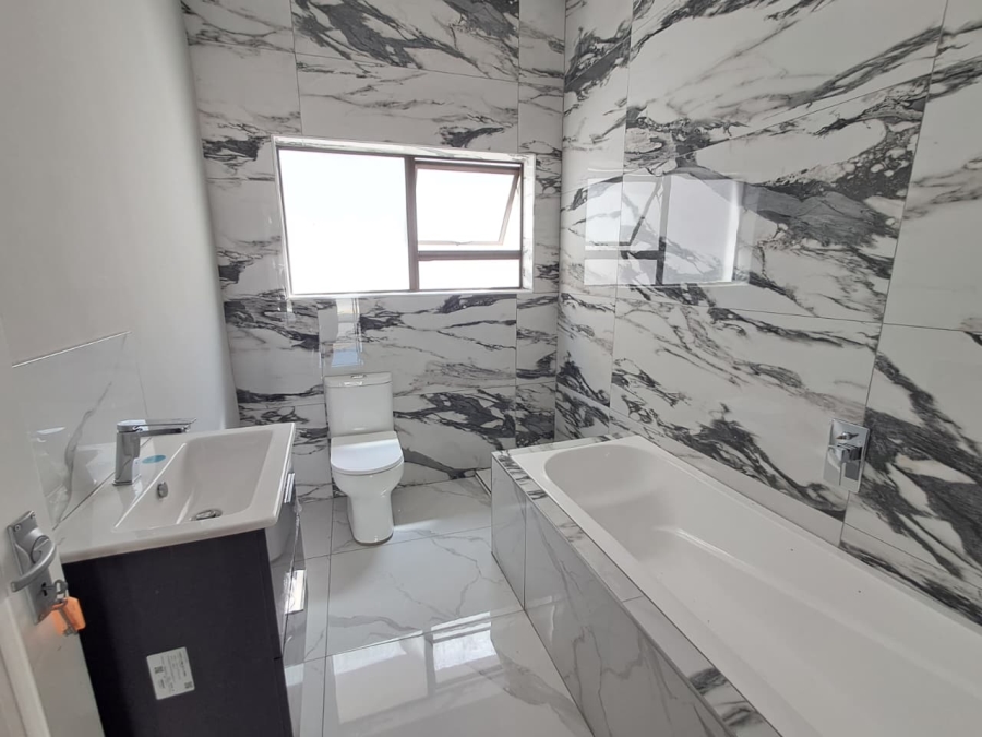 4 Bedroom Property for Sale in Liefde en Vrede Gauteng