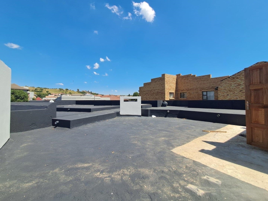 4 Bedroom Property for Sale in Liefde en Vrede Gauteng