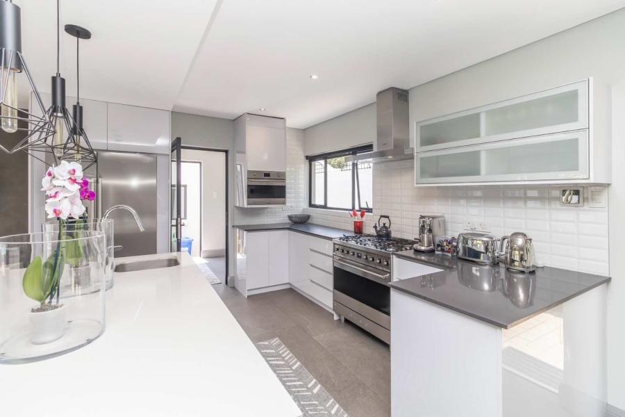 3 Bedroom Property for Sale in Hurlingham Manor Gauteng