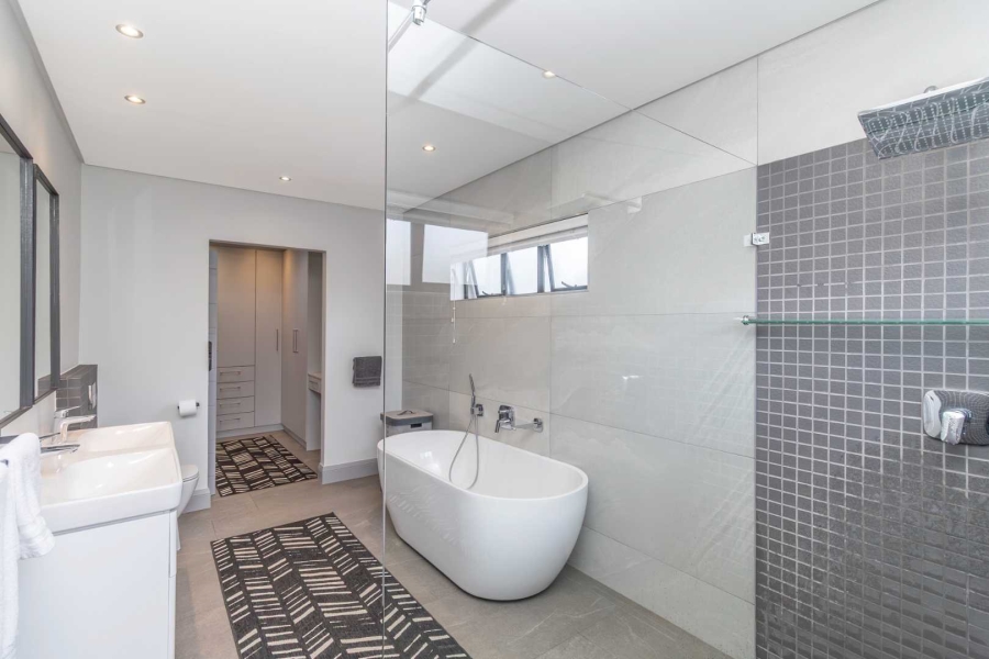 3 Bedroom Property for Sale in Hurlingham Manor Gauteng