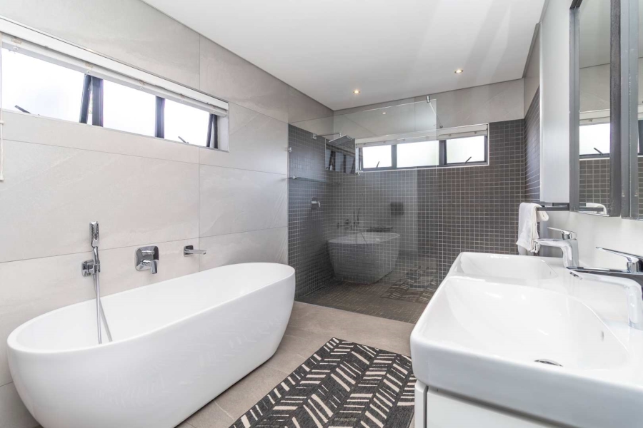 3 Bedroom Property for Sale in Hurlingham Manor Gauteng