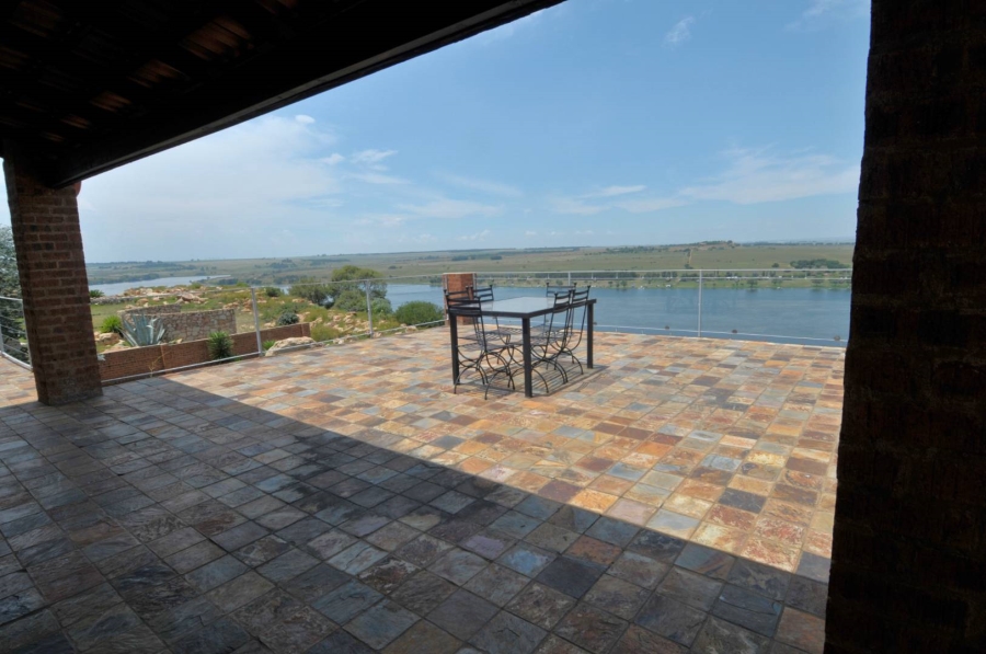 To Let 2 Bedroom Property for Rent in Bronkhorstbaai Dorp Gauteng