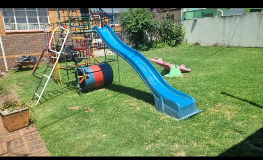 To Let 2 Bedroom Property for Rent in Rosettenville Gauteng