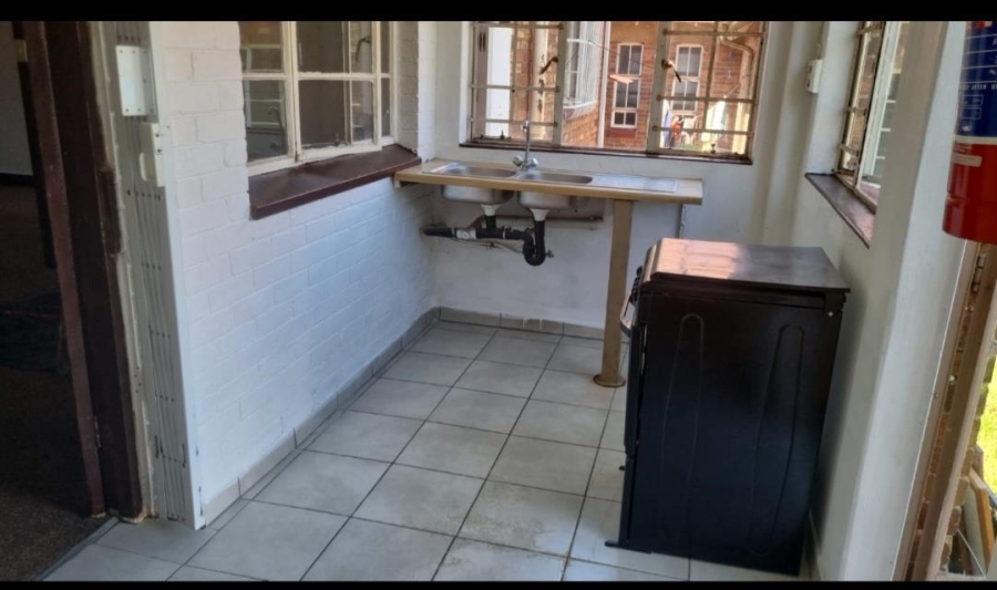 To Let 2 Bedroom Property for Rent in Rosettenville Gauteng