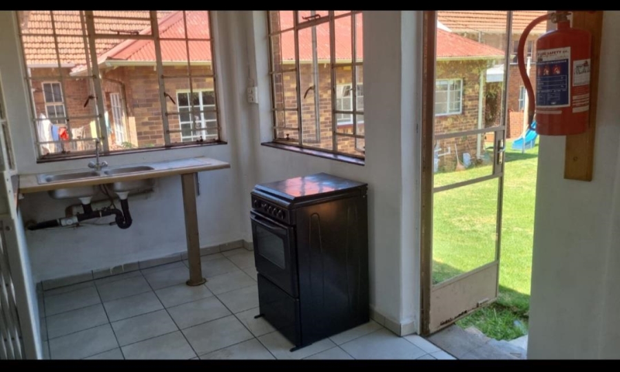 To Let 2 Bedroom Property for Rent in Rosettenville Gauteng