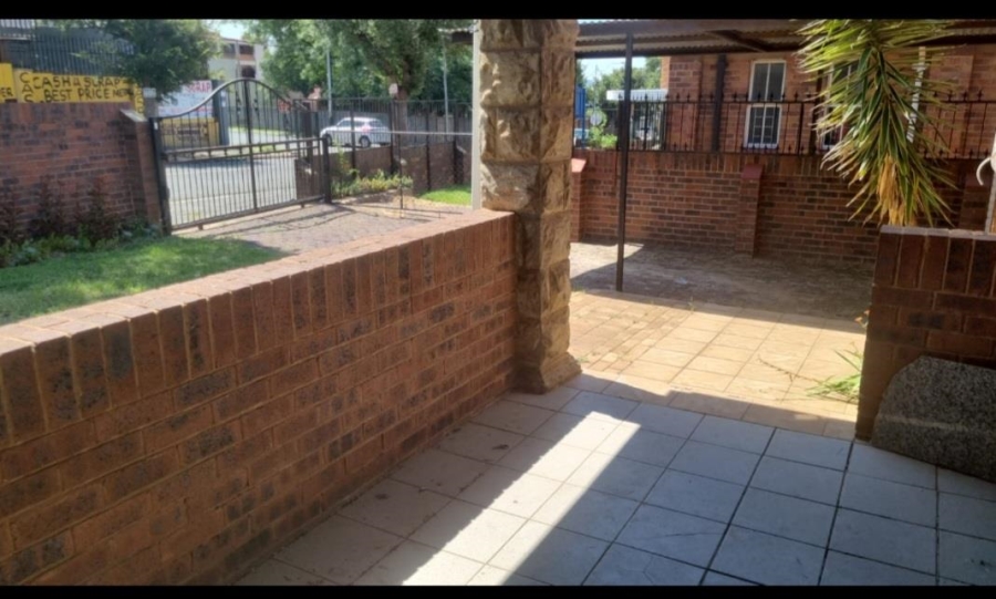 To Let 2 Bedroom Property for Rent in Rosettenville Gauteng