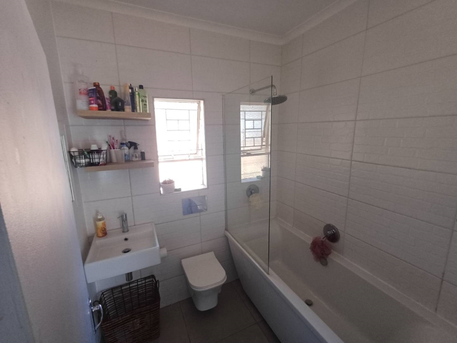 2 Bedroom Property for Sale in Birchleigh North Gauteng