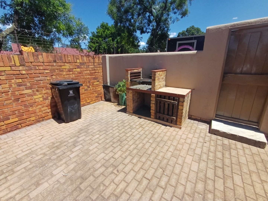 2 Bedroom Property for Sale in Birchleigh North Gauteng