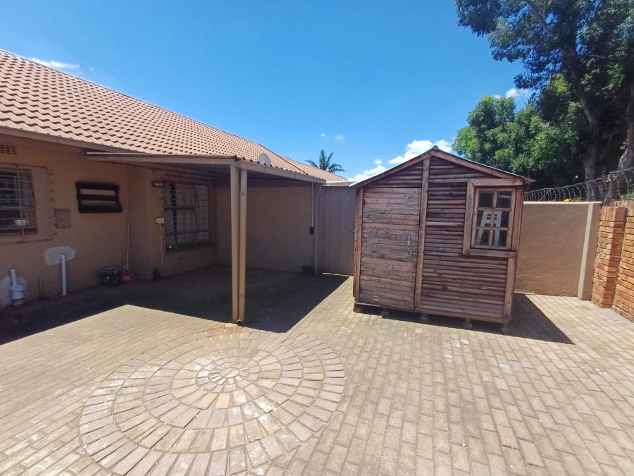 2 Bedroom Property for Sale in Birchleigh North Gauteng