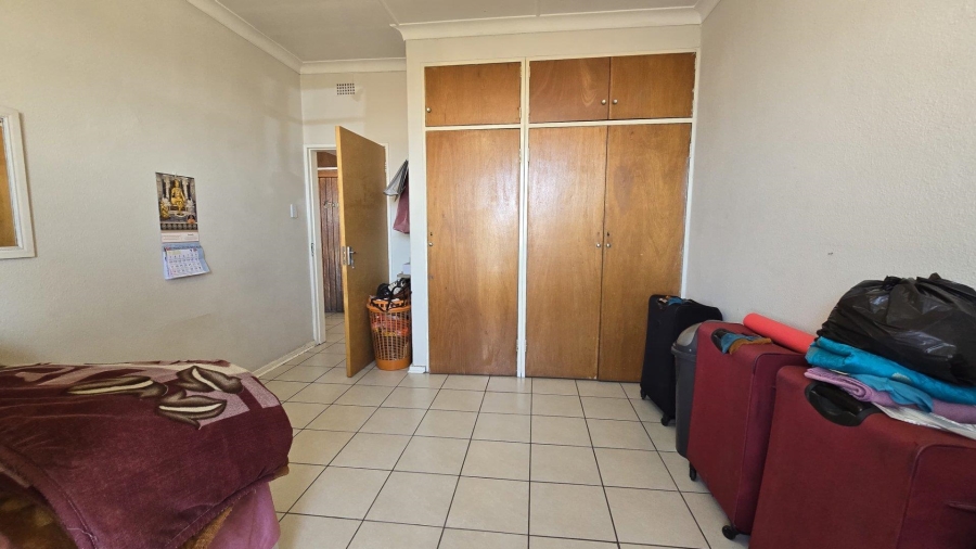 1 Bedroom Property for Sale in South Crest Gauteng