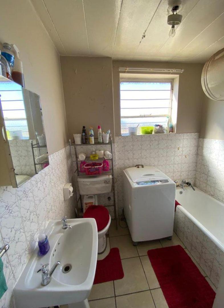 1 Bedroom Property for Sale in South Crest Gauteng