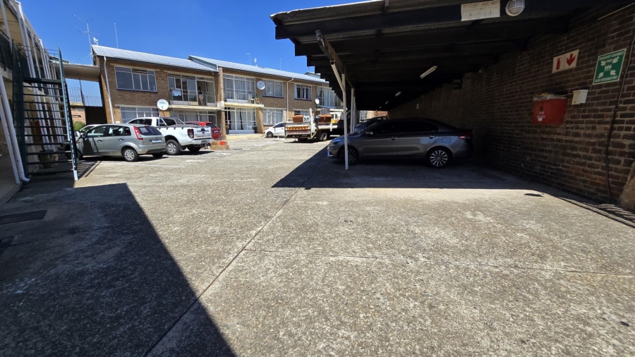 1 Bedroom Property for Sale in South Crest Gauteng