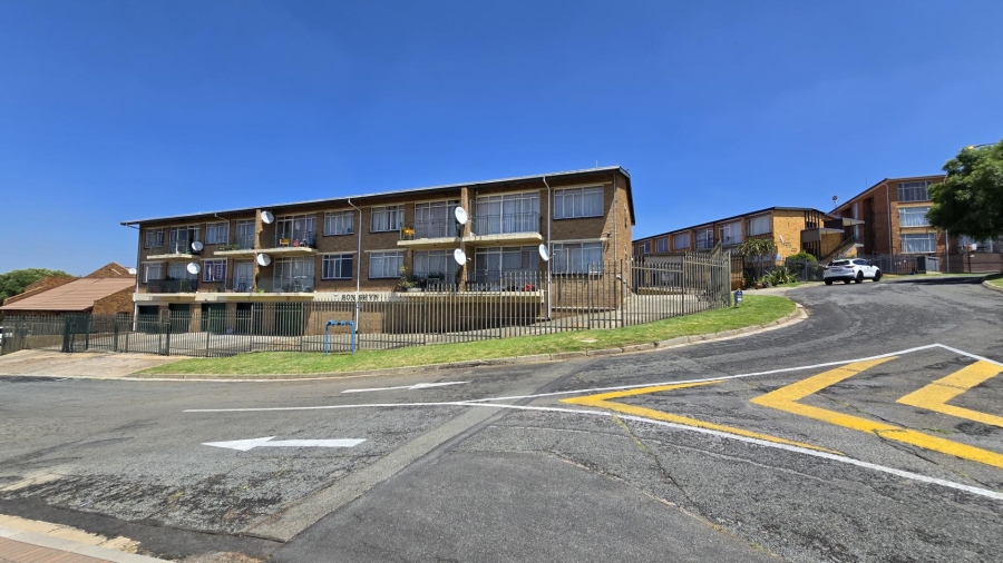 1 Bedroom Property for Sale in South Crest Gauteng